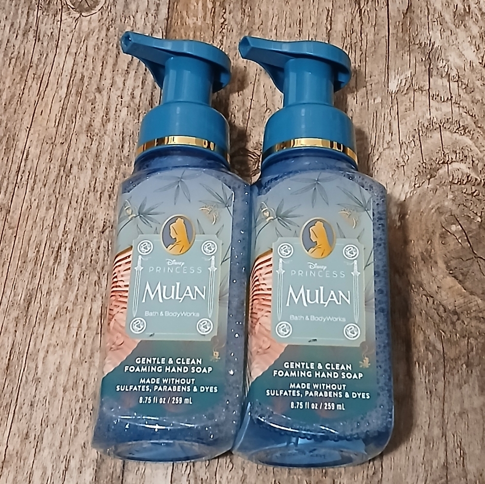 Bath & Body Works Mulan Foaming Hand Soap - Blue with Gold Accent